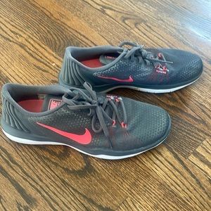 Nike Flywire grey and Pink Sneakers Running Trainers